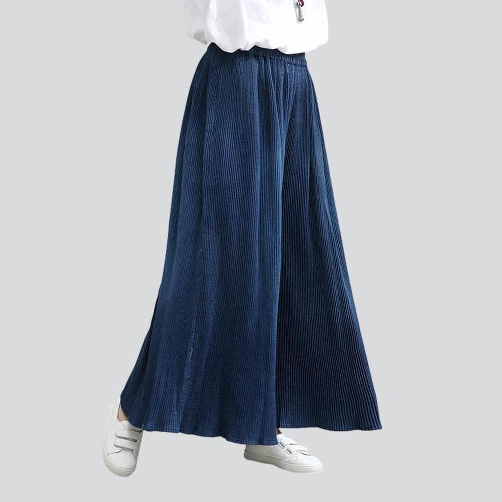 Marineblaue Culottes-Jeans mit Bundfalten