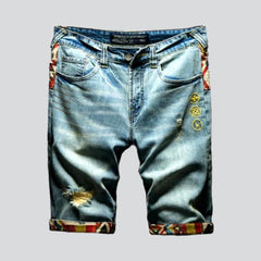 Ornament embroidery ripped denim shorts