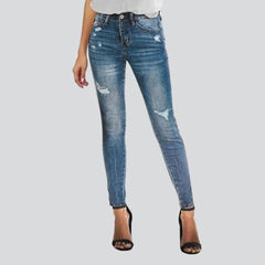 Zerrissene Damen-Röhrenjeans