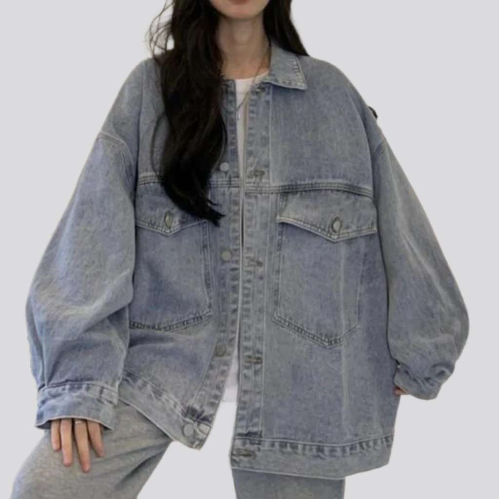 Chaqueta vaquera oversize con estampado en la espalda