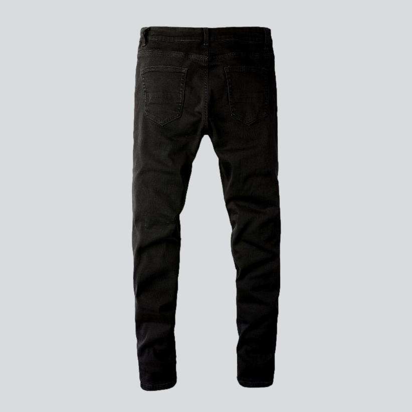 Schwarze Bikerjeans mit Lederpatch