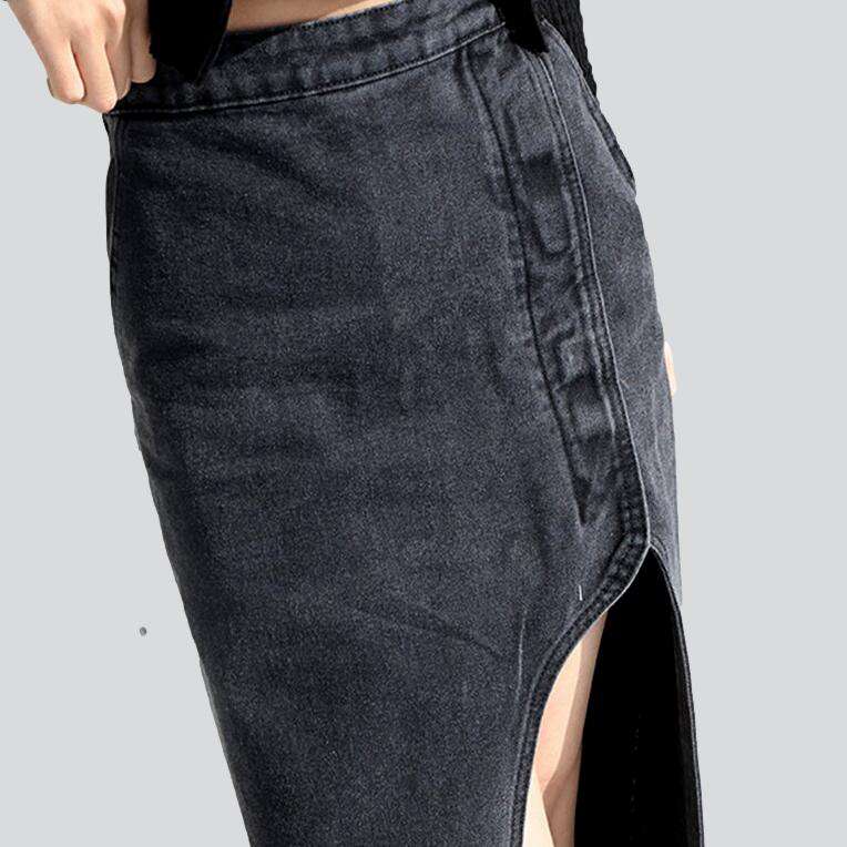 Langer Jeansrock mit großem Schlitz