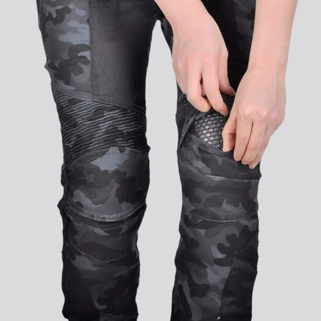 Schlanke Biker-Jeanshose für Damen