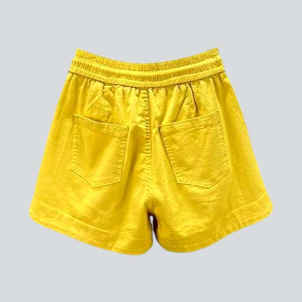 Shorts vaqueros con dobladillo de diamantes de imitación de colores