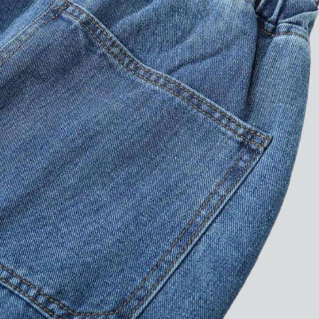 Locker sitzende Herren-Jeans