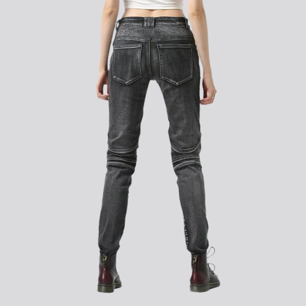 Schlanke Damen Bikerjeans