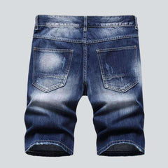 Jeansshorts mit blauen Bändern