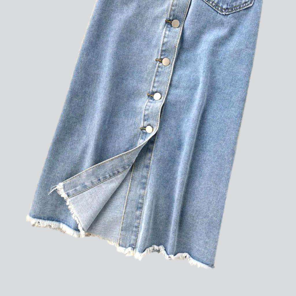 Frayed waistband buttoned denim skirt