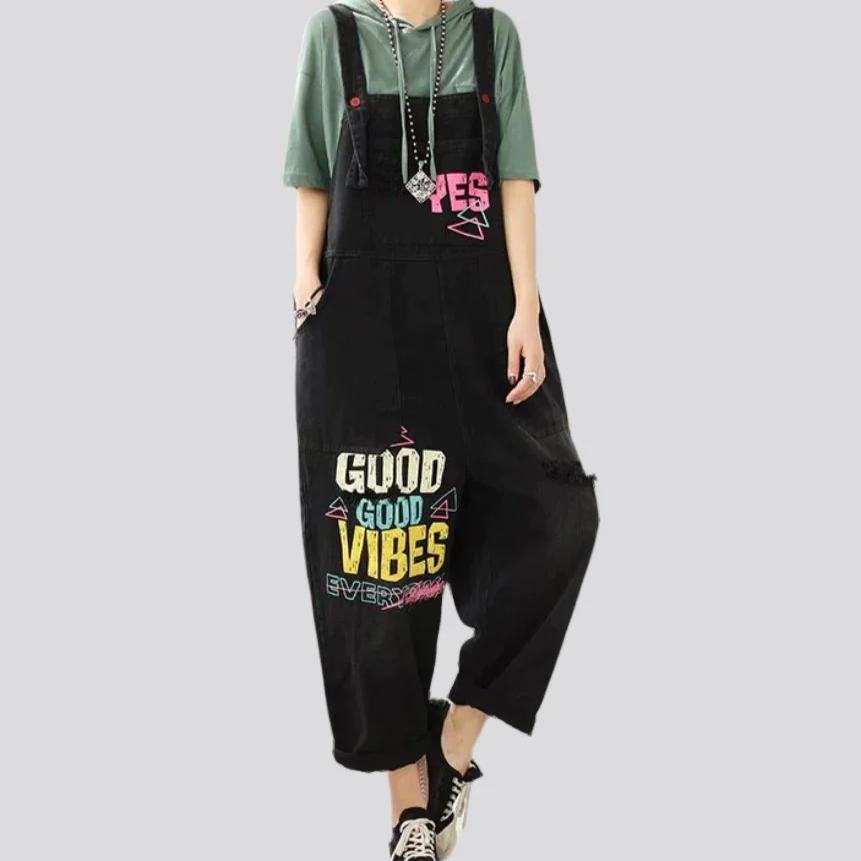 Baggy-Jeansoverall mit Graffiti-Print