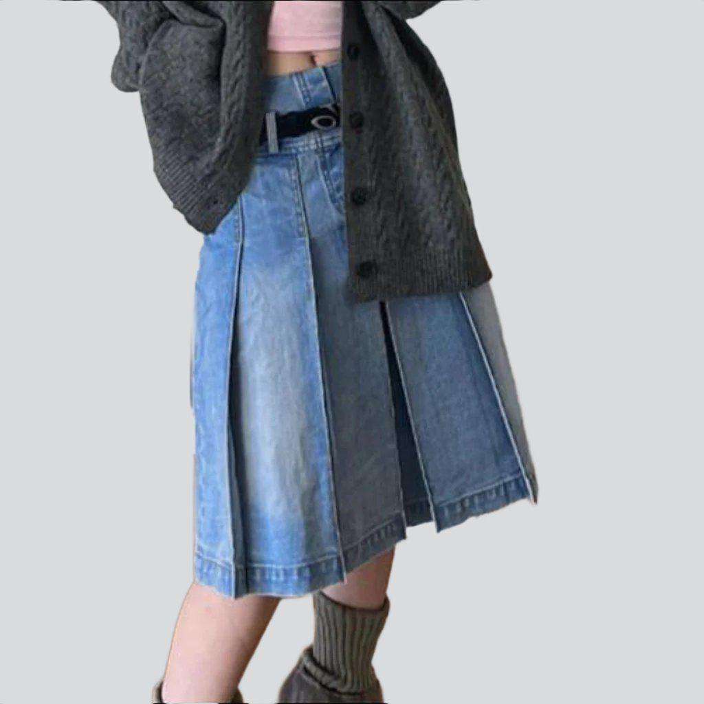 Knee-length pleated denim skirt