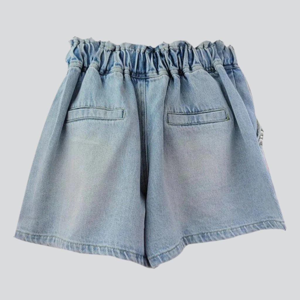 Shorts vaqueros con pequeñas perlas adornadas