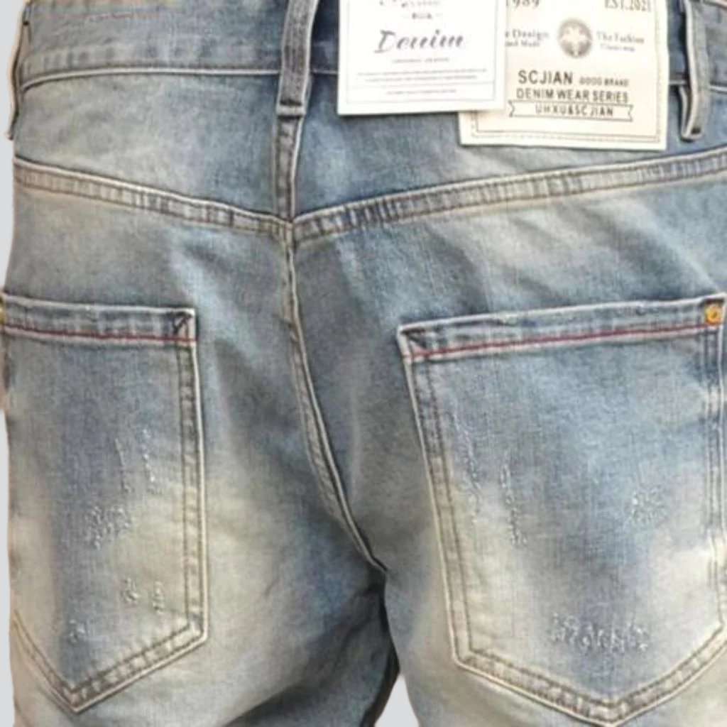 Zerrissene Jeansshorts für Herren mit Stickerei