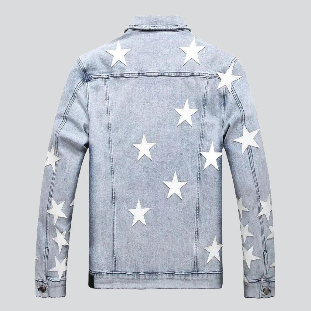 Chaqueta vaquera ligera con estrellas blancas