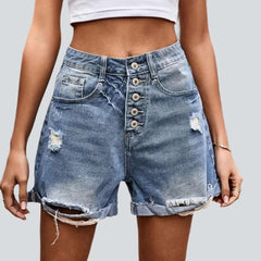 Distressed-Jeansshorts mit sichtbaren Knöpfen