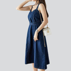 Sleeveless knee-length denim dress