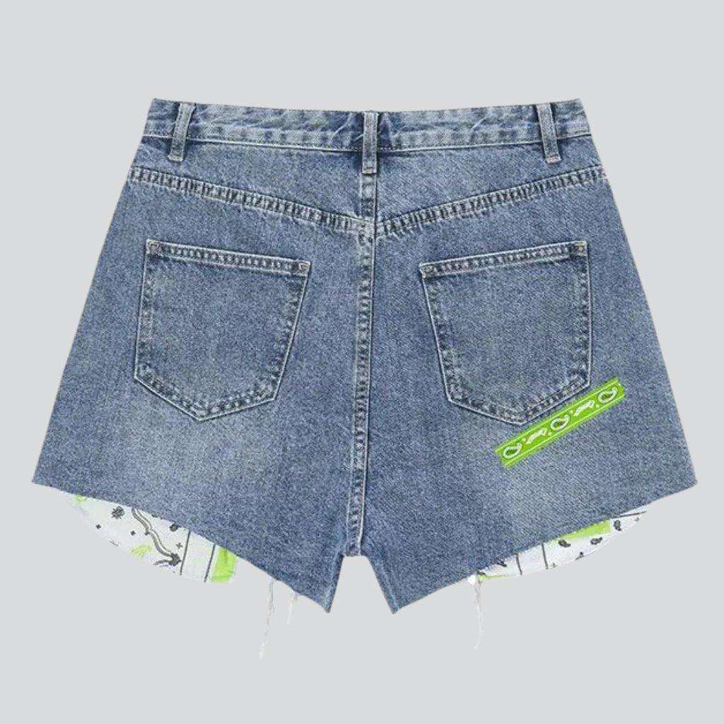 Exposed pockets women denim shorts