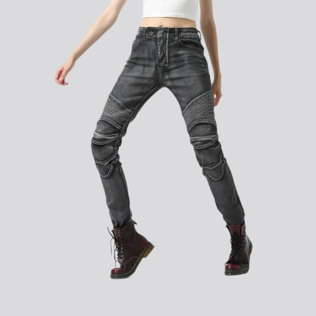 Schlanke Damen Bikerjeans