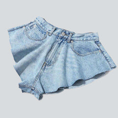 Gebleichte ausgestellte Jeansshorts