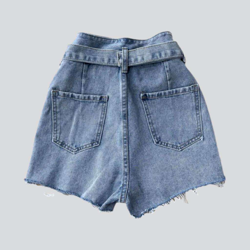 Jeansshorts mit Taschen und Kristallfransen