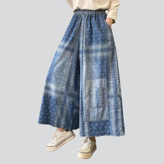 Pantalones vaqueros culotte con estampado de adornos