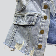 Distressed hem buttoned denim skort