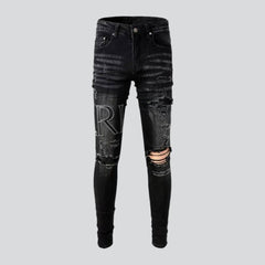 Distressed-Jeans mit Buchstaben