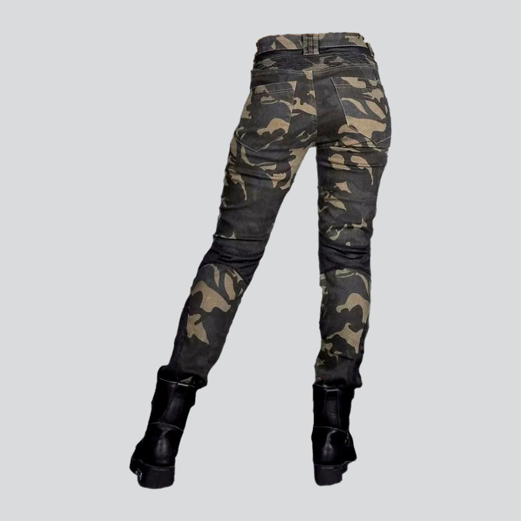 Vaqueros biker con patchwork para mujer