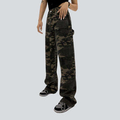 Gerade geschnittene Jeans für Damen mit Camouflage-Print