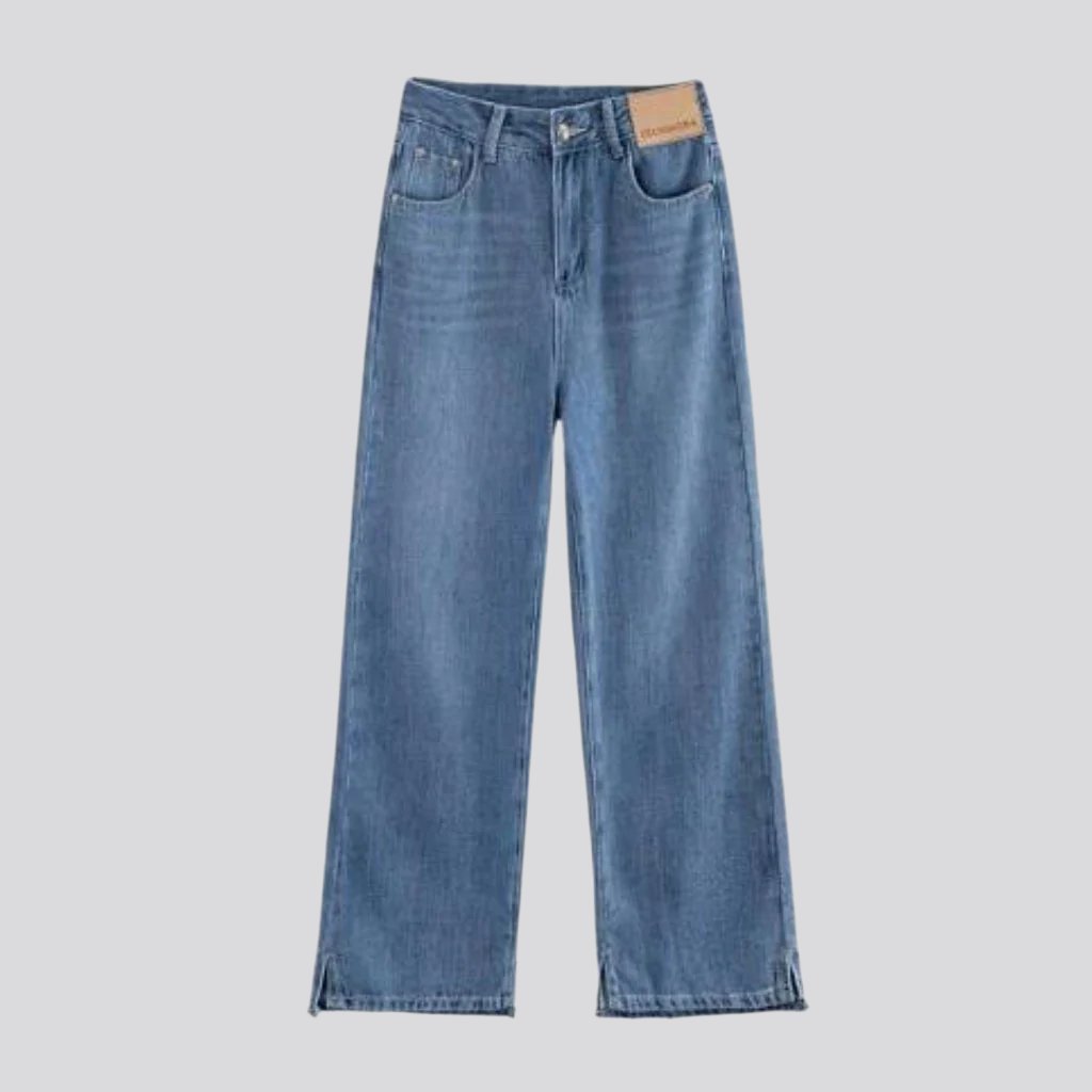 Damenjeans mit Schlitz und hoher Taille