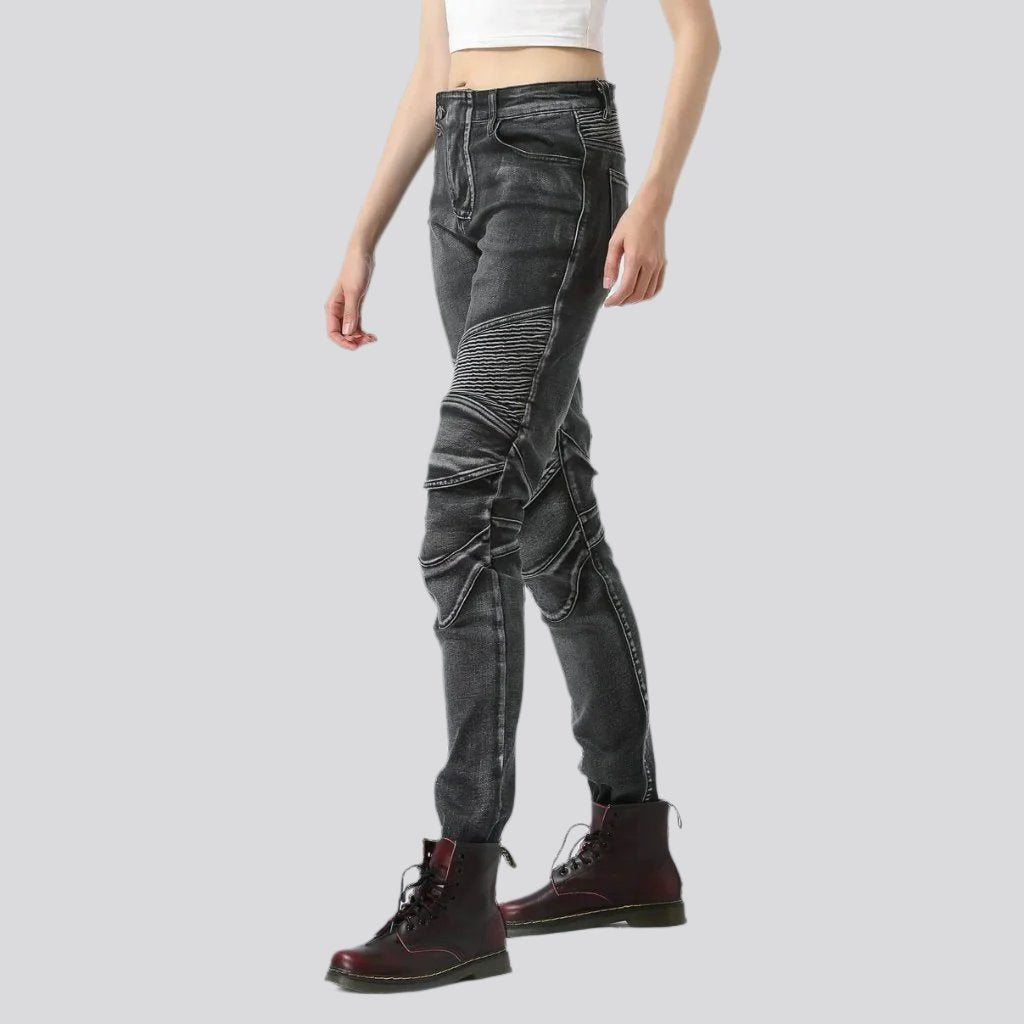 Schlanke Damen Bikerjeans