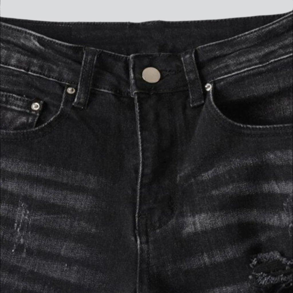 Distressed-Jeans mit Buchstaben