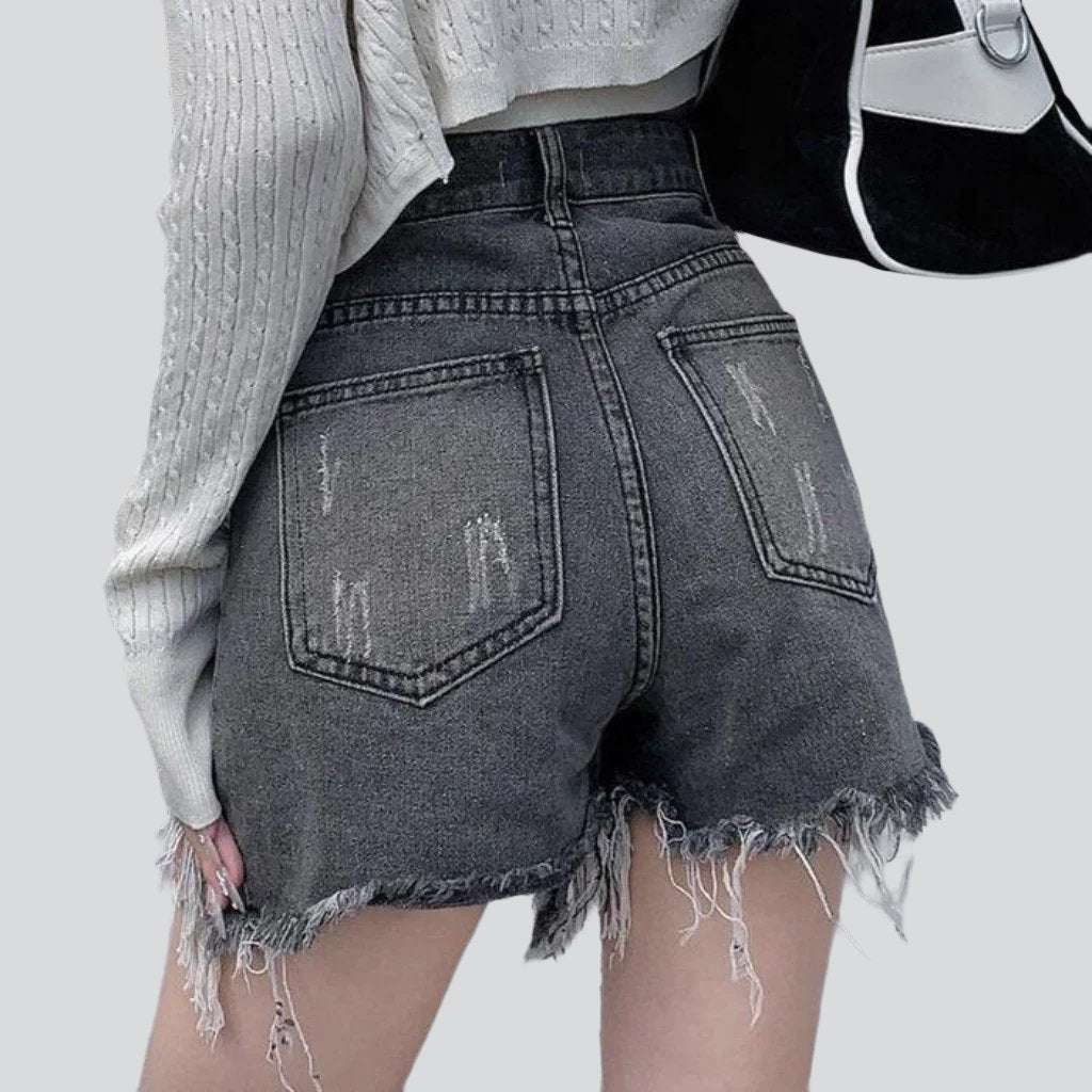 Distressed exposed pockets denim shorts