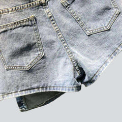 Asymmetrischer Jeansrock mit besticktem Saum