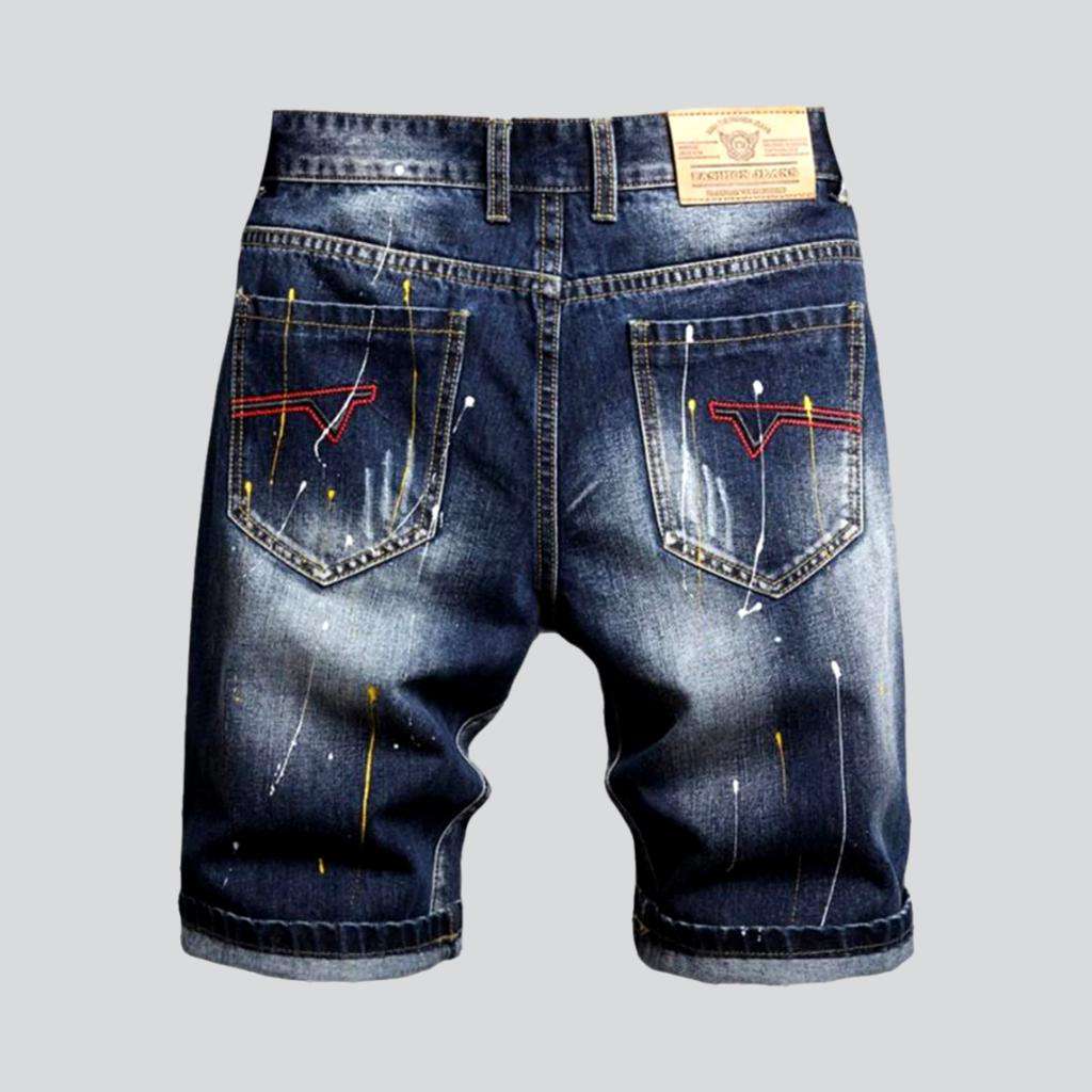 Dunkel bemalte Distressed-Jeansshorts