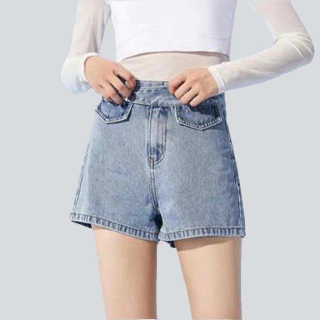 Women shorts with denim belt