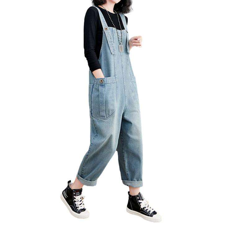 Denim jumpsuit with comfortable pockets