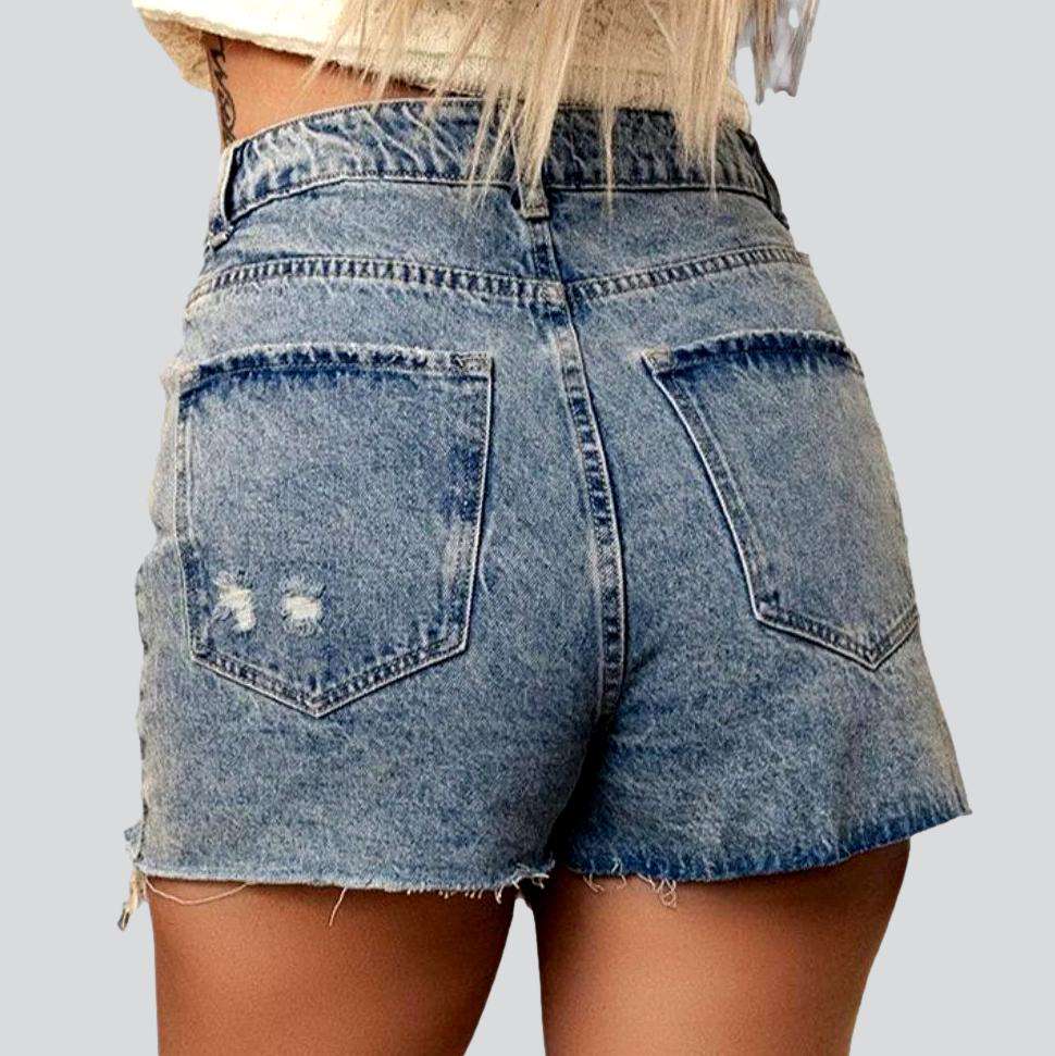 Jeansshorts mit Strassbesatz im Used-Look