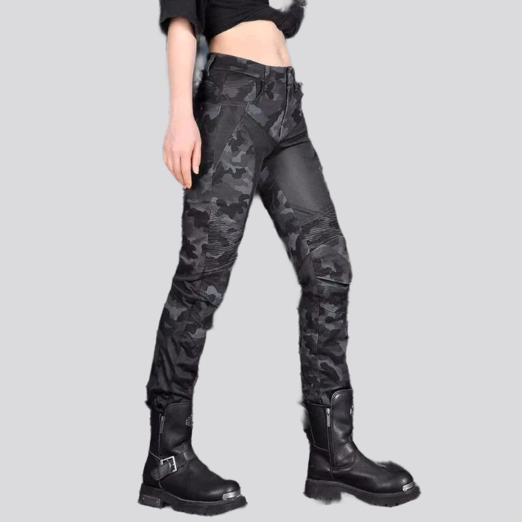 Schlanke Biker-Jeanshose für Damen