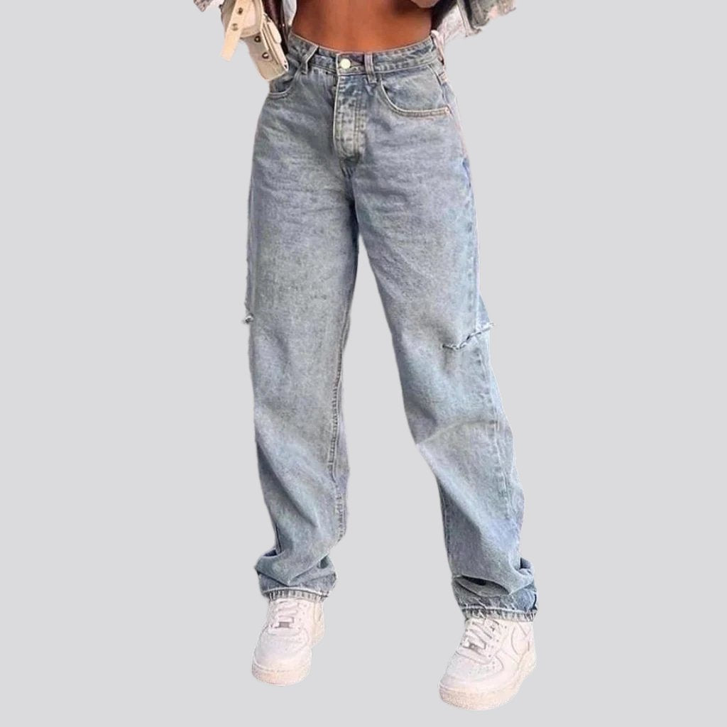 Light-wash women baggy jeans