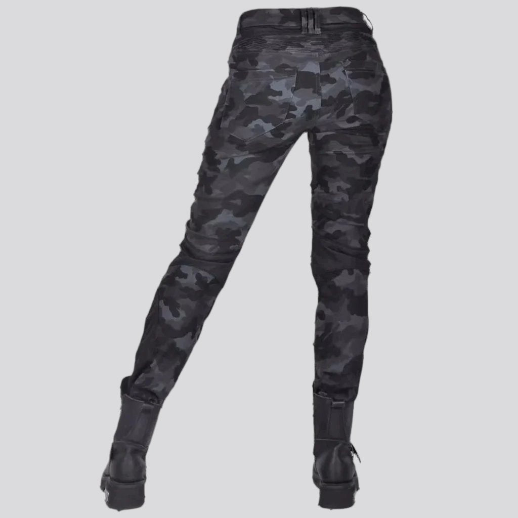 Vaqueros biker con patchwork para mujer