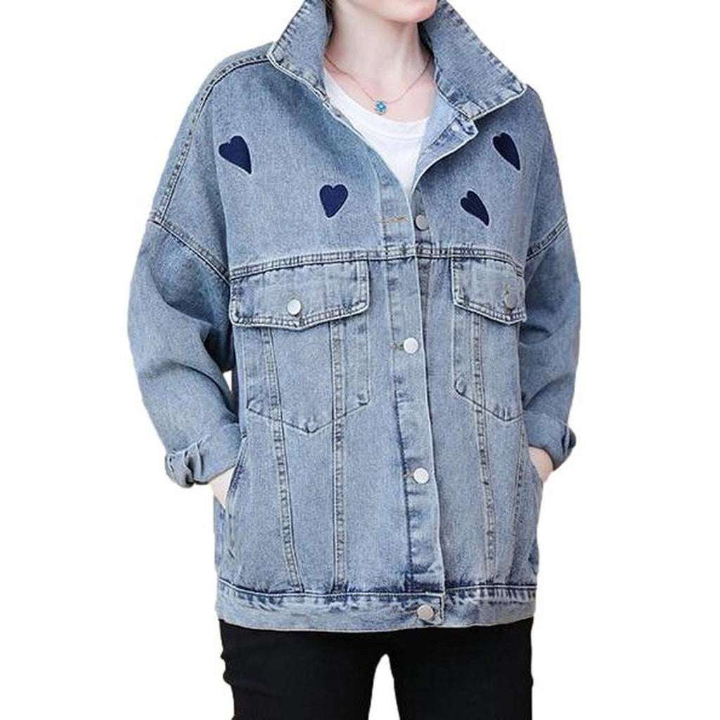 Jeansjacke mit Herzenstickerei