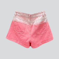 Shorts vaqueros con diamantes de imitación en contraste rosa