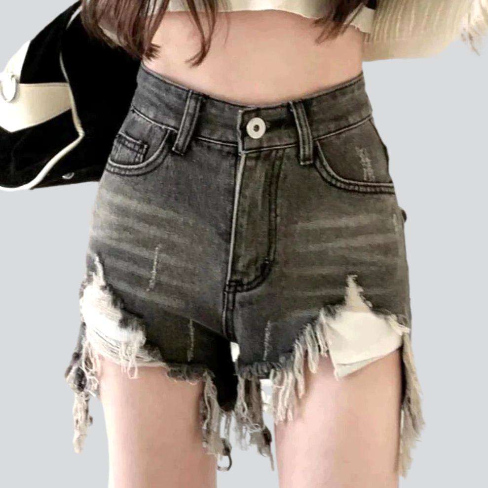 Distressed exposed pockets denim shorts