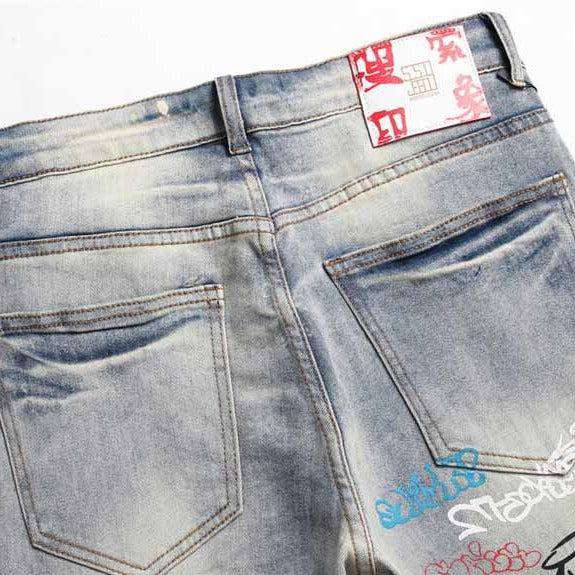 Zerrissene Herrenjeans mit Graffiti-Print