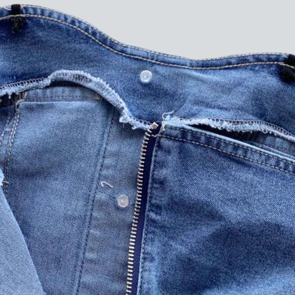 Trägerloses Jeanskleid mit Knöpfen