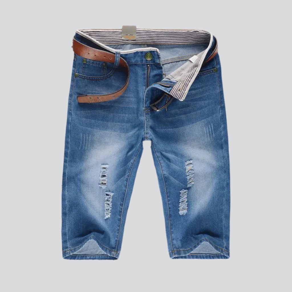 Schmale, zerrissene Jeansshorts mit Whiskers