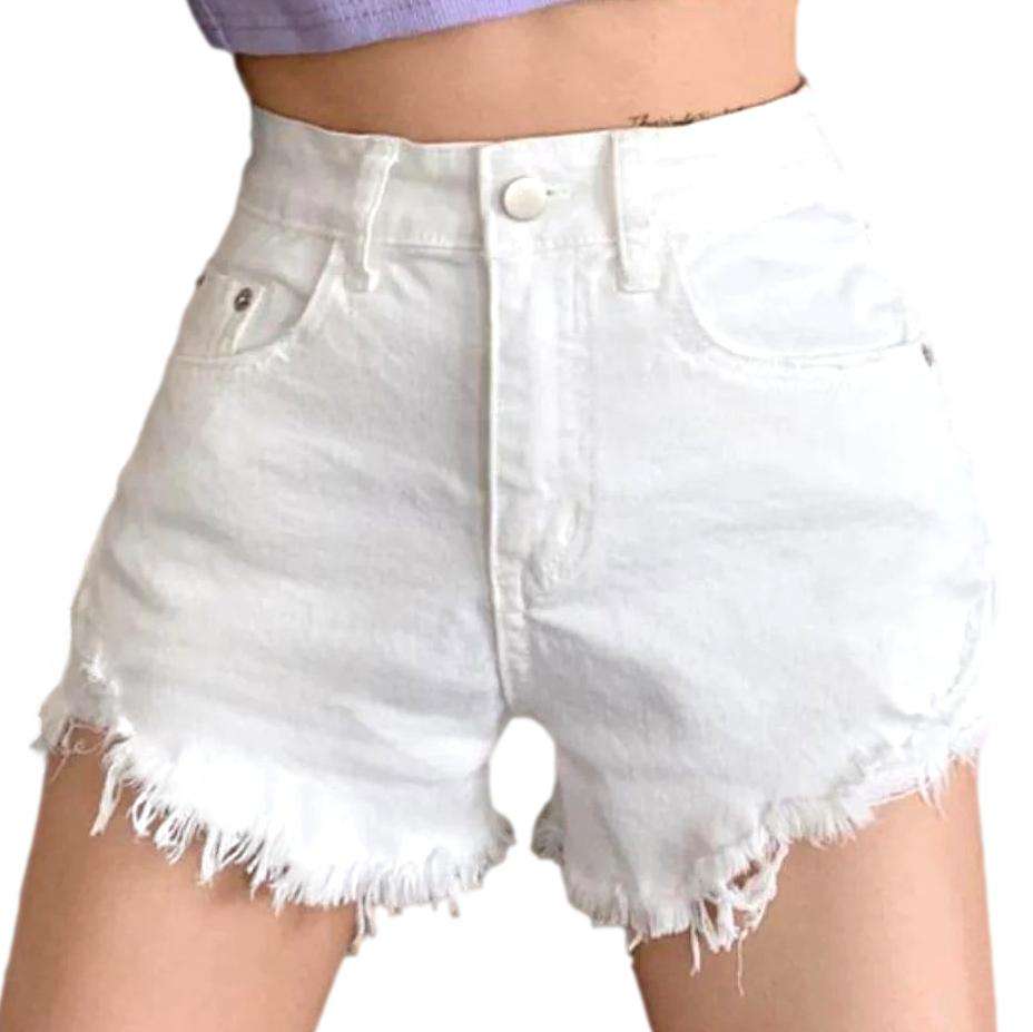 Shorts vaqueros desgastados con un toque chic e informal