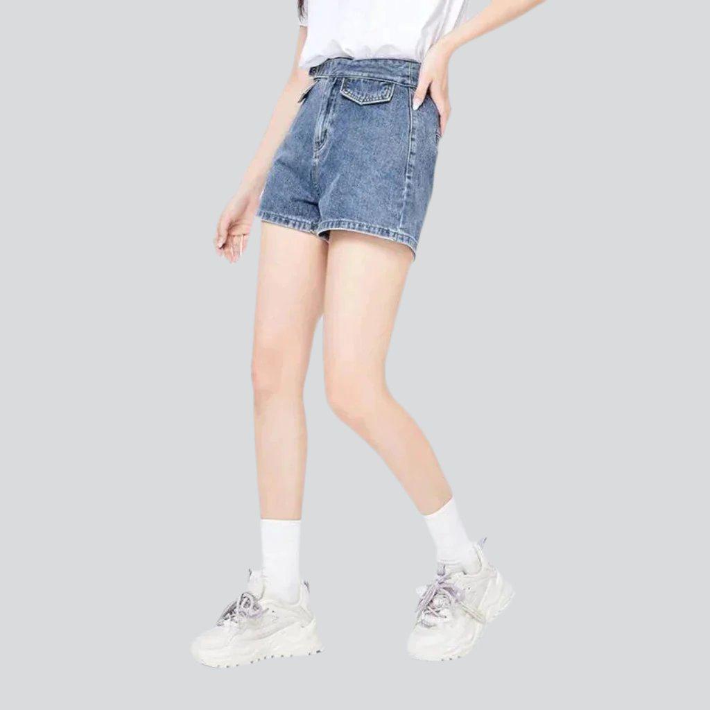 Women shorts with denim belt