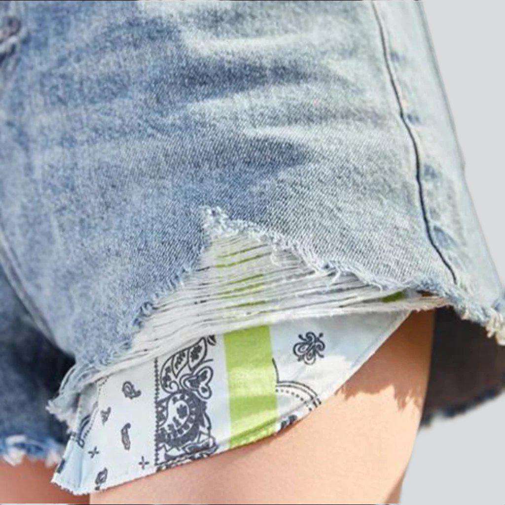 Exposed pockets women denim shorts