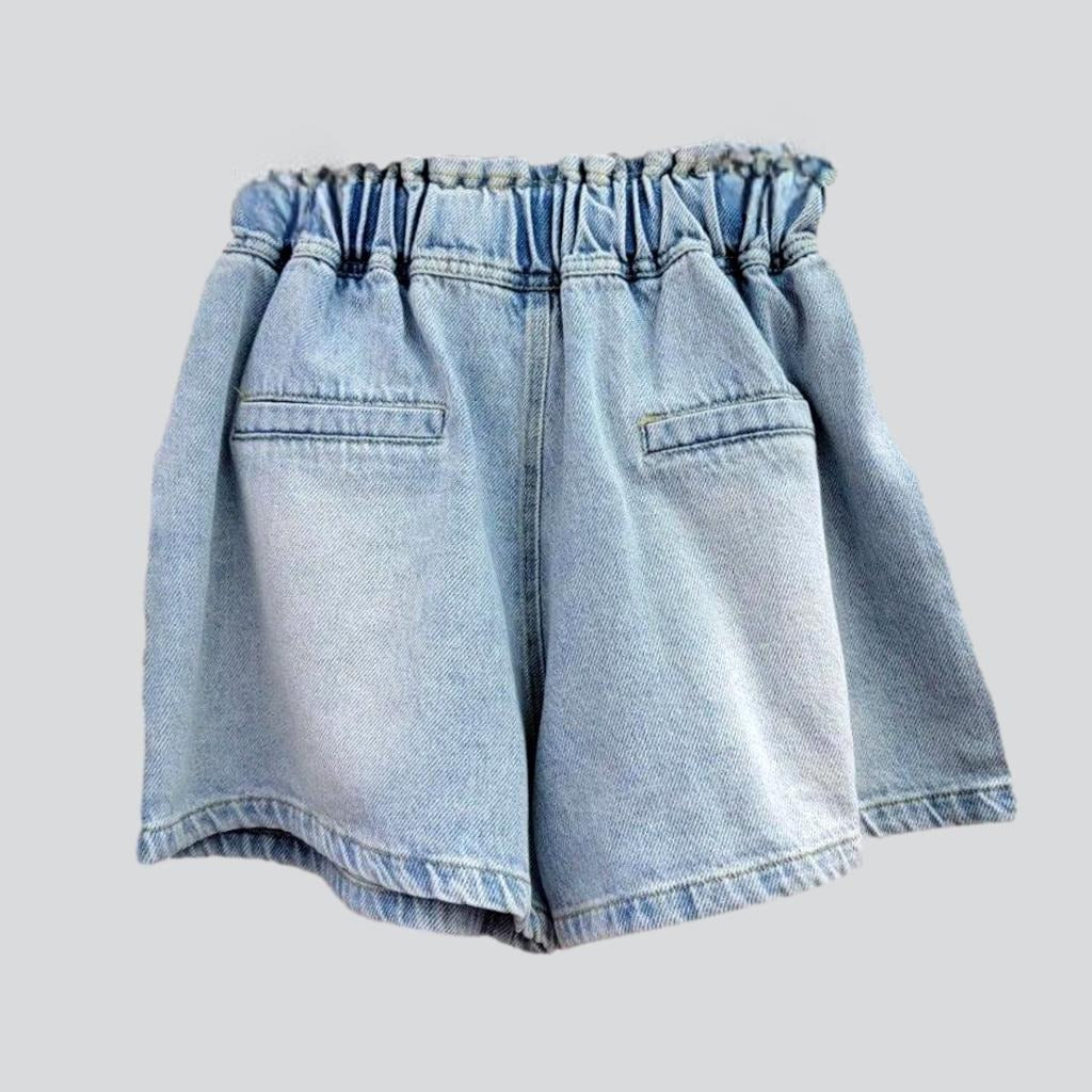 Shorts vaqueros adornados con flores de diamantes de imitación